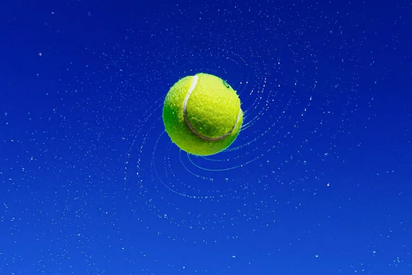 Bola Tênis Céu Azul — Fotografia de Stock