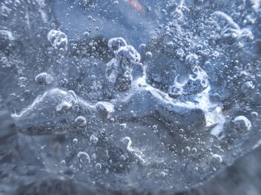 Kışın buz ve baloncuk