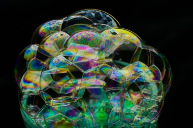 renkli sabun köpüğü ve siyah arkaplan