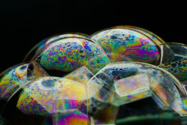 renkli sabun köpüğü ve siyah arkaplan