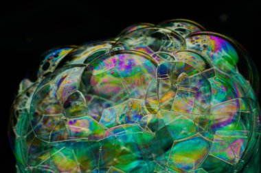 renkli sabun köpüğü ve siyah arkaplan