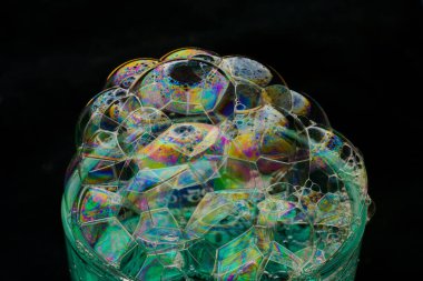 renkli sabun köpüğü ve siyah arkaplan