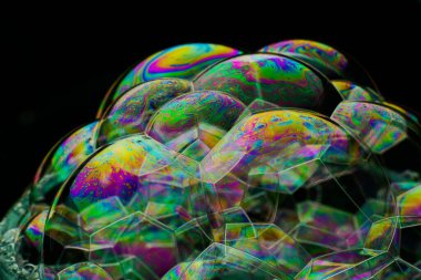 renkli sabun köpüğü ve siyah arkaplan