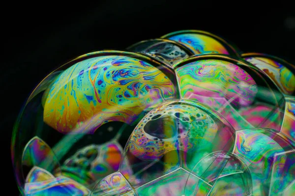 Färgglada Tvål Bubbla Och Svart Bakgrund — Stockfoto