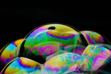 renkli sabun köpüğü ve siyah arkaplan