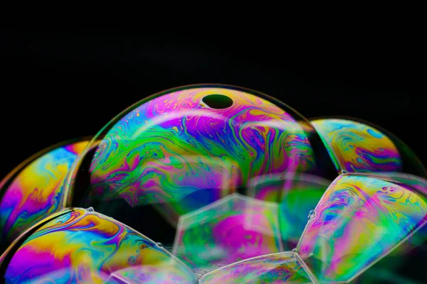 Färgglada Tvål Bubbla Och Svart Bakgrund — Stockfoto