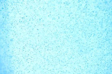 Mavi sudaki küçük kabarcık