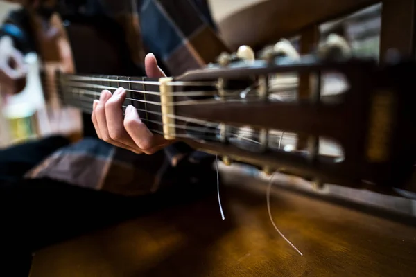 Tocar Guitarra Habitación — Foto de Stock