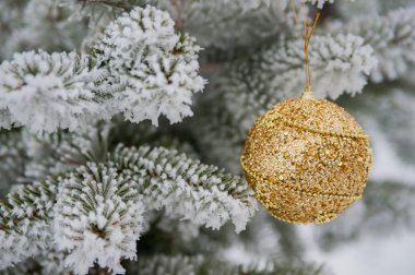 güzel altın çam dalda asılı oyuncak payetler. Needl