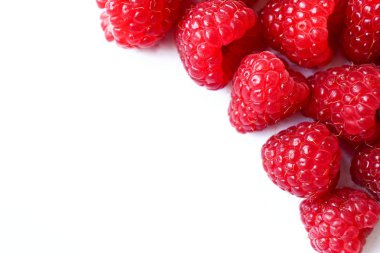 Beyaz arka plan üzerinde izole birçok ahududu bileşimi. CL