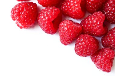 Beyaz arka plan üzerinde izole birçok ahududu bileşimi. CL