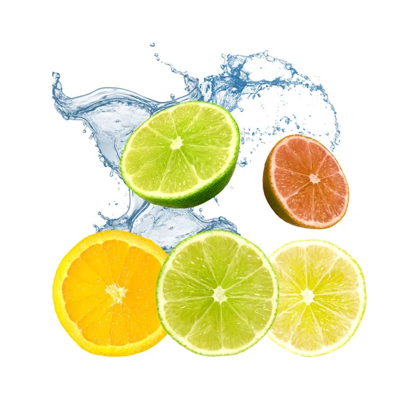 Πολύχρωμο εσπεριδοειδή φρούτα: λεμόνια, πορτοκάλια, Γλυκολέμονα και νερό s — Φωτογραφία Αρχείου