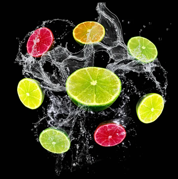 Świeżej limonki i pomarańczy i cytryn, grejpfrutów SPLA wody — Zdjęcie stockowe