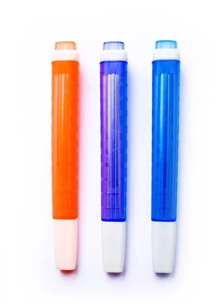Orange, lila und blaue Textmarker isoliert auf weiß — Stockfoto