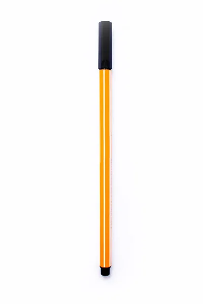 孤立在白色背景上的简单黄色黑色钢笔 — 图库照片