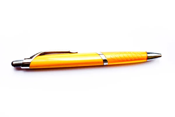 Einfacher gelber Stift isoliert auf weißem Hintergrund — Stockfoto