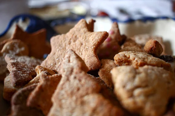 多くのジンジャーブレッド クッキーを閉じるマクロを組成の詳細 — ストック写真
