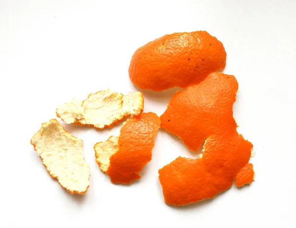 Mandarines douces orange pelées isolées sur fond blanc compo — Photo