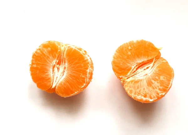在白色背景构成查出的橙色甜普通话 — 图库照片