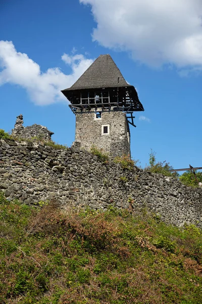 Руїни Ужгородський Невицький замок. — стокове фото