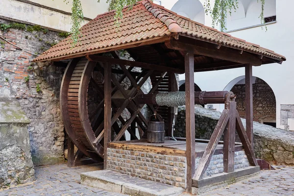 Eski su iyi. Mukachevo. Palanok Kalesi