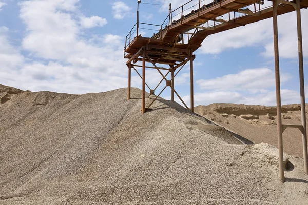 Correia transportadora de planta de britagem de pedra — Fotografia de Stock