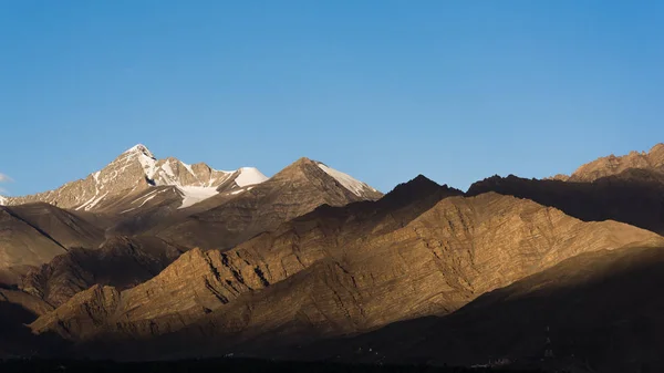 Leh, Ladakh, Hindistan, Asya'dan görüldüğü gibi Himalyan dağlar