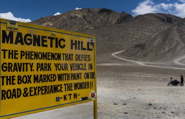 Manyetik hill tabela Leh, ladakh, Hindistan, Asya içinde