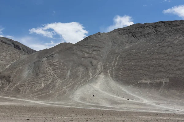 Manyetik tepe Leh, ladakh, Hindistan, Asya üzerinde iki motosiklet