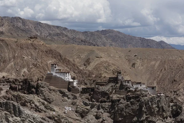 Hill Ladakh, Hindistan, Asya'nın tepesinde bir manastır