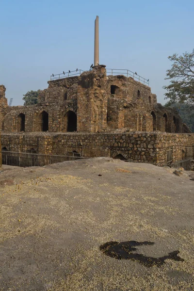 Piramit Feroz şah Kotla yapısında Ashoka sütun