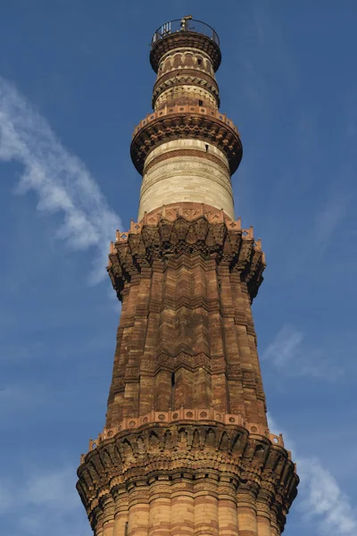 Niveles superiores de Qutub Minar en el complejo Qutb en Mehrauli . — Foto de Stock