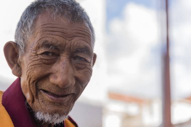 Eski bir Tibet Budist rahip portresi