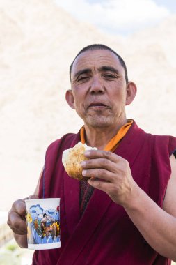 Kahvaltı Tibet Budist rahip