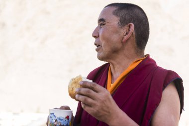 Kahvaltı Tibet Budist rahip
