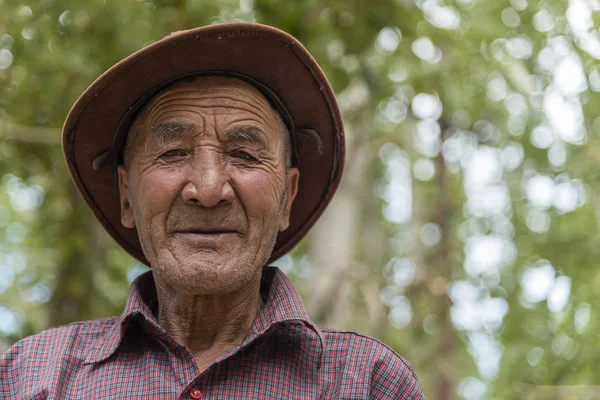 Yaşlı bir Tibet adam portresi