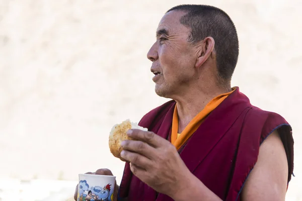 Kahvaltı Tibet Budist rahip