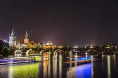Vltava Nehri ve Old Town, gece görüş, Prague, Çek Cumhuriyeti