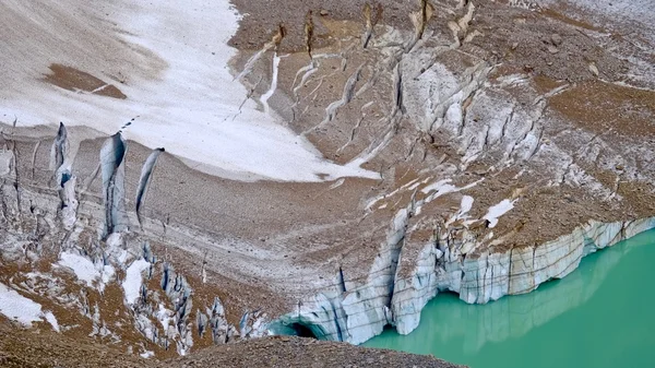 Reflejo del glaciar en el lago . —  Fotos de Stock