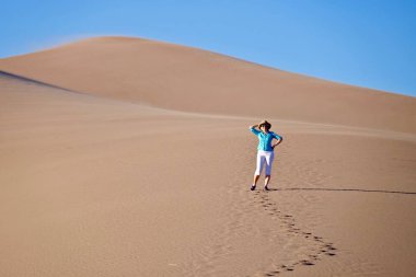 Büyük kumulları kadın.