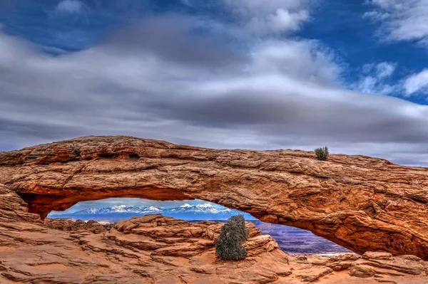 Dramatyczny widok z Mesa Arch w Canyonlands National Park. — Zdjęcie stockowe