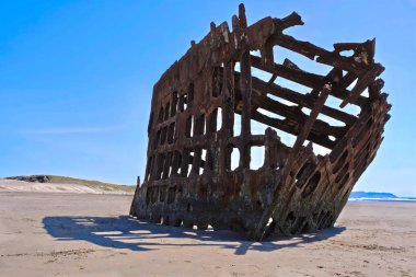 Oregon kıyılarında Cannon Beach ve Cape hayal kırıklığı yakın batık gemi