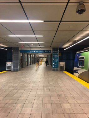 Vancouver, British Columbia / Canada - 29 Mart 2020: Karantina CoVid 19 sırasında neredeyse hiç insan yoktu.  