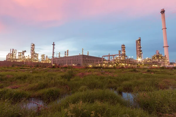 Fábrica Refinaria Petróleo Com Crepúsculo Petróleo Planta Petroquímica — Fotografia de Stock