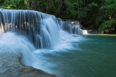 Huai Mae Khamin Şelalesi Tayland, Kanchanaburi 'de.