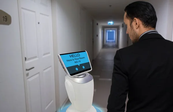 otel konsepti içinde robot, robot kahya oda rezervasyon, nesne, gıda, Aksesuar içine koymak için müşteri yardım.
