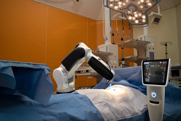 Avancerad robot kirurgi maskin på sjukhus, några av stora fördelar — Stockfoto