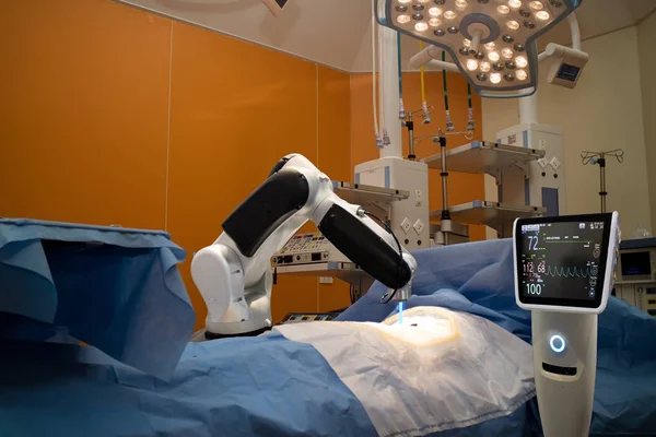 Hastane, bazı büyük advan gelişmiş Robotik Cerrahi makine