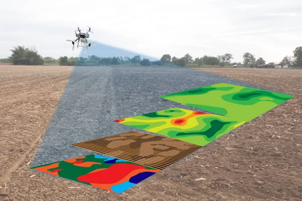 Conceito de agricultura inteligente, o agricultor usar infravermelho em drone com hig — Fotografia de Stock