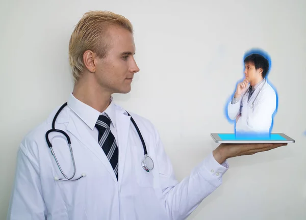 Smart medical technology concept, Doctor use augmented technolog — Stock Photo, Image